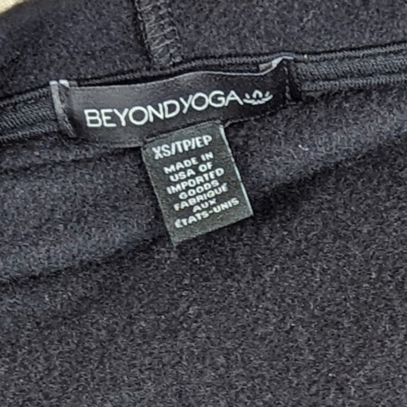 Beyond Yoga Hoodie Cross Your Heart Surplice V-Neck Elasticized Hem Black XS NWT - Picture 11 of 13